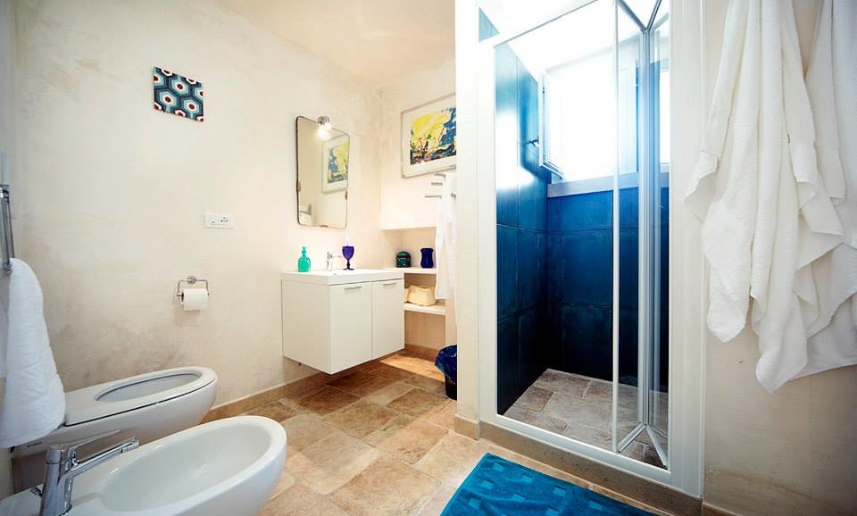 the Traveler’s Suite bathroom of |B&B|Vacation Home|Tana del Riccio| in Apulia