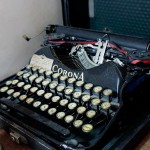Macchina da scrivere Corona anni '30 elementi di design per una casa vacanze di charme.