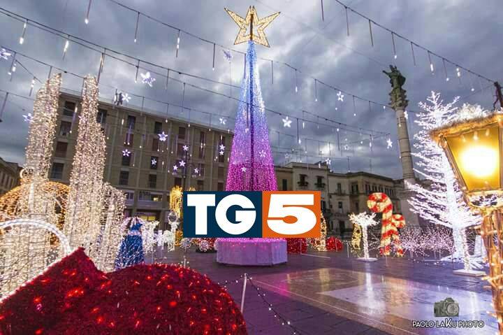 Natale Lecce.Luminarie Di Natale In Salento Al Tg5 Video E Testo 2016 Lecce Scorrano