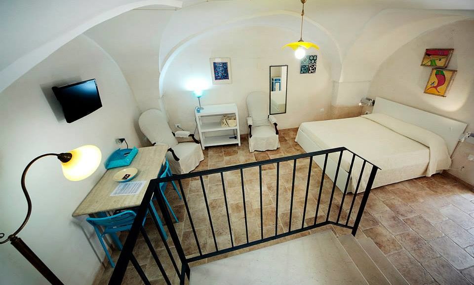 puglia dove dormire? nel borgo antico di vaste, grande charme al bed and breakfast tana del riccio