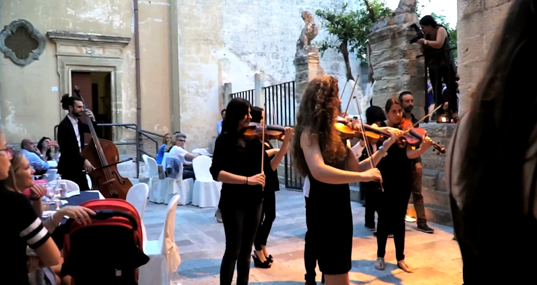 tg5 a Vaste SALENTO VIDEO VIRALE il flashmob a vaste del conservatorio di lecce